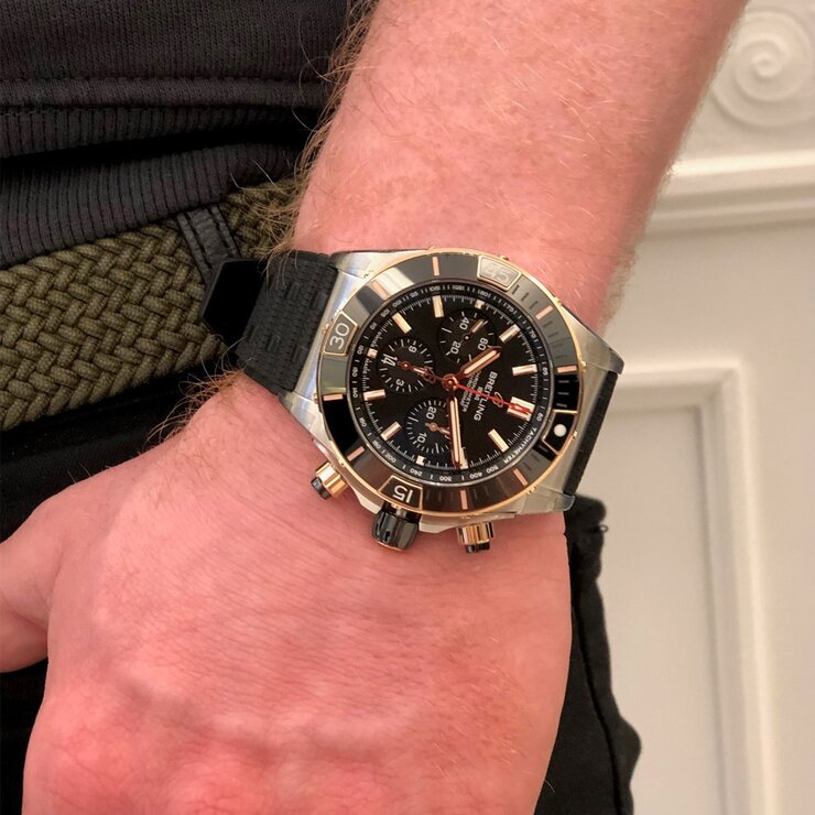 Breitling Super Chronomat B01 18k red gold Rubber Strap Men's Watch